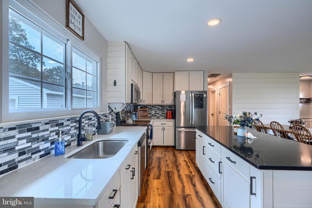 Image 19 of property listing at 1813 POTOMAC RD, Edgewater, MD 21037