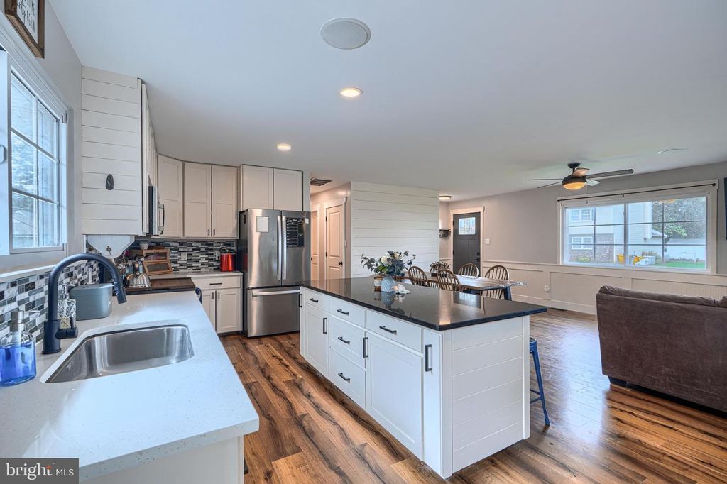 Image 20 of property listing at 1813 POTOMAC RD, Edgewater, MD 21037