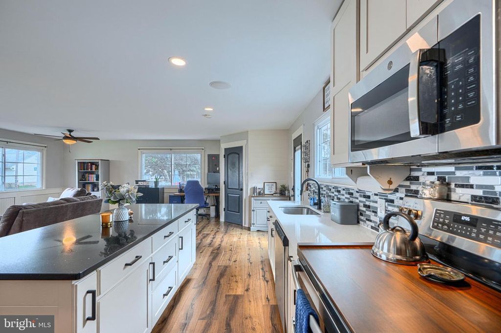 Image 21 of property listing at 1813 POTOMAC RD, Edgewater, MD 21037