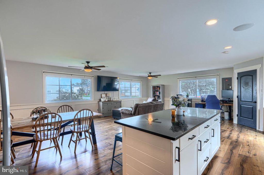 Image 22 of property listing at 1813 POTOMAC RD, Edgewater, MD 21037