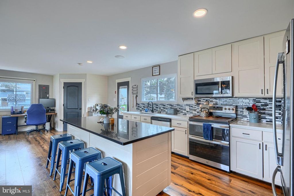 Image 23 of property listing at 1813 POTOMAC RD, Edgewater, MD 21037