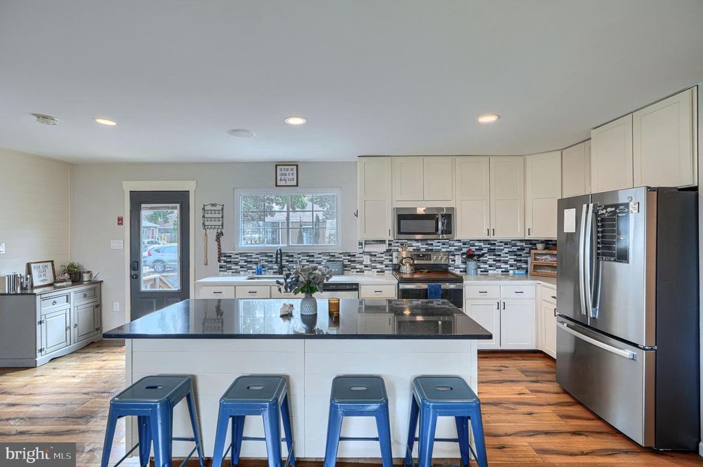 Image 24 of property listing at 1813 POTOMAC RD, Edgewater, MD 21037