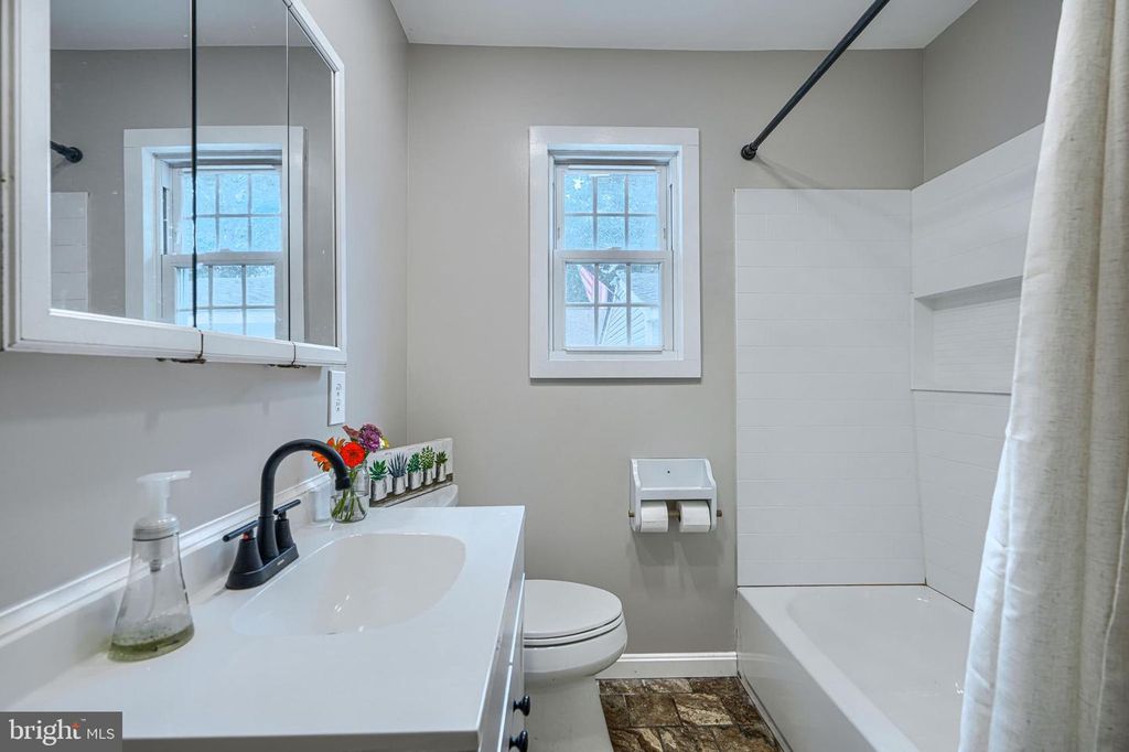 Image 36 of property listing at 1813 POTOMAC RD, Edgewater, MD 21037