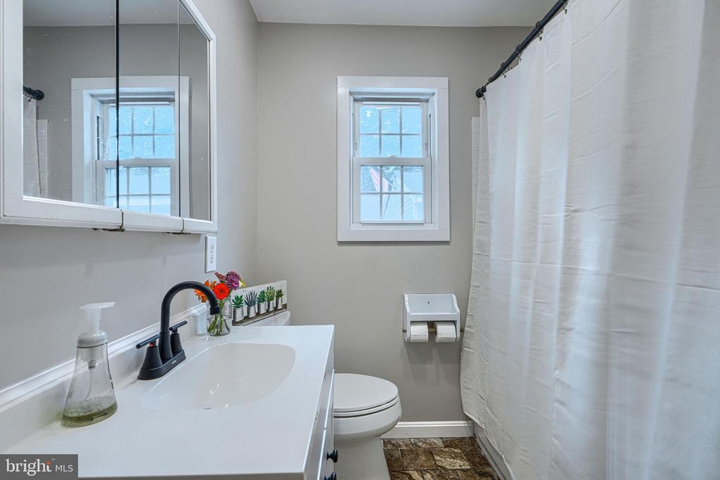 Image 37 of property listing at 1813 POTOMAC RD, Edgewater, MD 21037