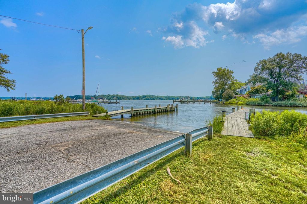 Image 87 of property listing at 1813 POTOMAC RD, Edgewater, MD 21037