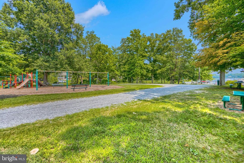 Image 92 of property listing at 1813 POTOMAC RD, Edgewater, MD 21037
