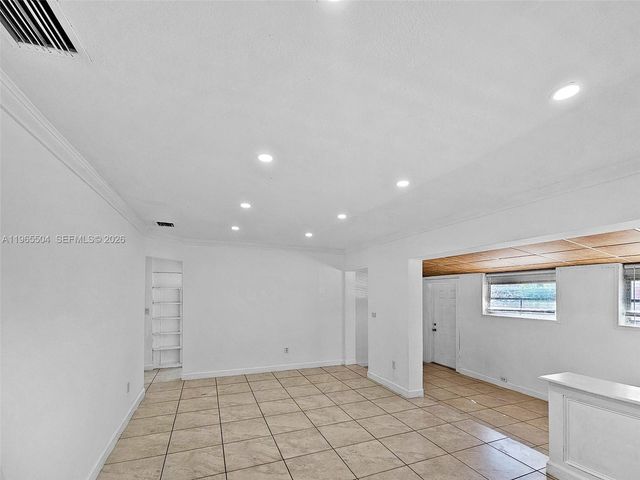 315 NE 165th St 315, Miami, FL 33162