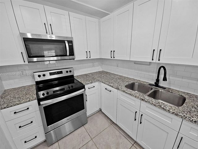 315 NE 165th St 315, Miami, FL 33162