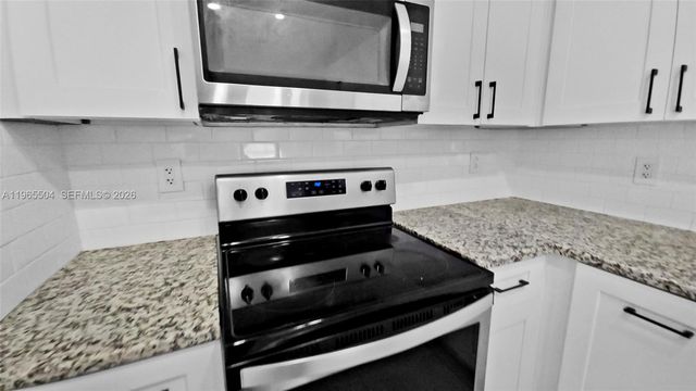 315 NE 165th St 315, Miami, FL 33162