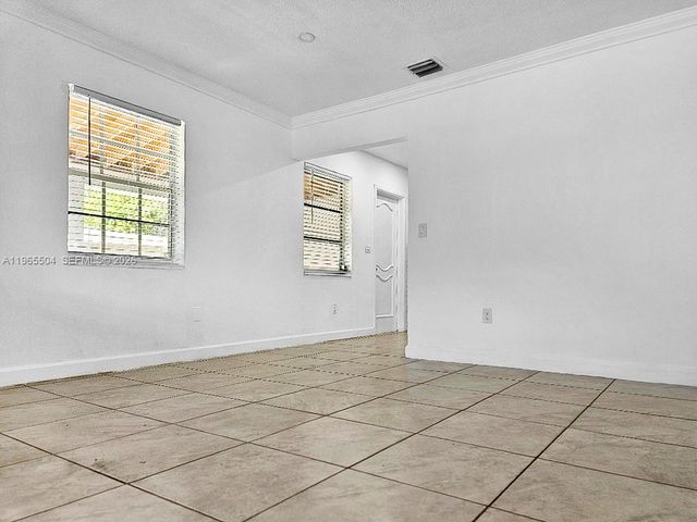 315 NE 165th St 315, Miami, FL 33162