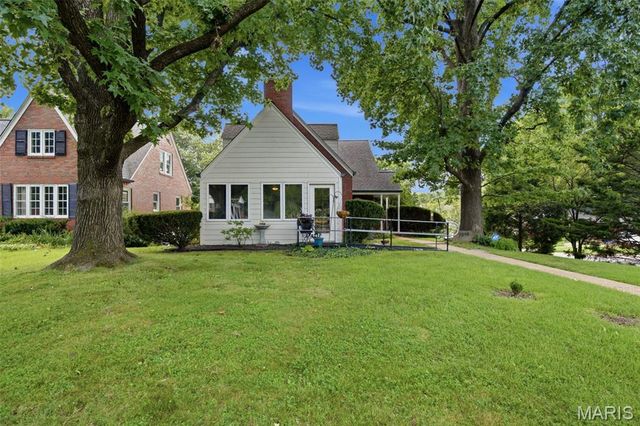 7816 Blackberry Avenue, St Louis, MO 63130