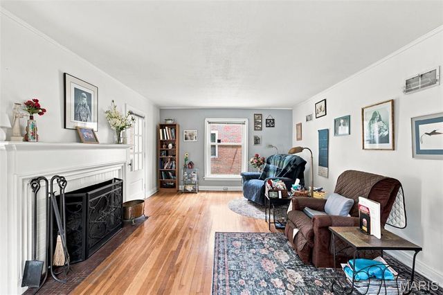 7816 Blackberry Avenue, St Louis, MO 63130