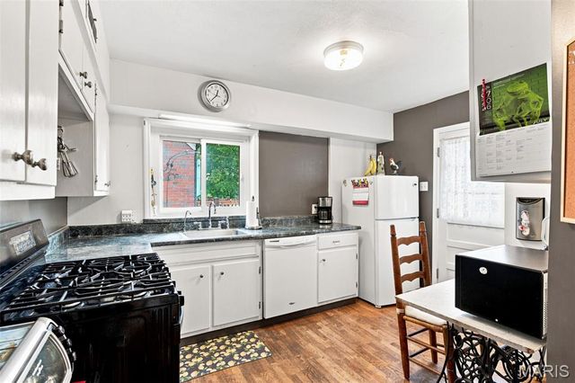 7816 Blackberry Avenue, St Louis, MO 63130