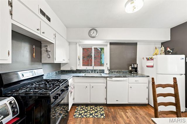 7816 Blackberry Avenue, St Louis, MO 63130