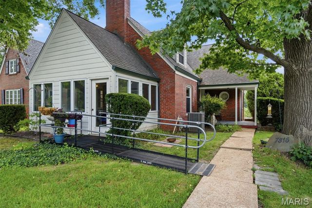 7816 Blackberry Avenue, St Louis, MO 63130