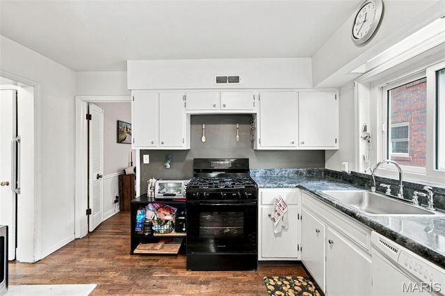 7816 Blackberry Avenue, St Louis, MO 63130