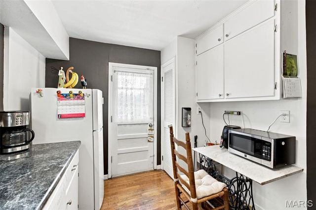 7816 Blackberry Avenue, St Louis, MO 63130