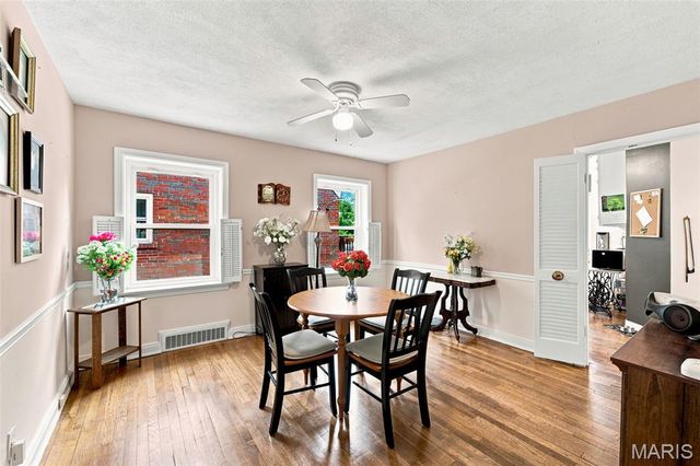 7816 Blackberry Avenue, St Louis, MO 63130