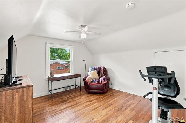 7816 Blackberry Avenue, St Louis, MO 63130