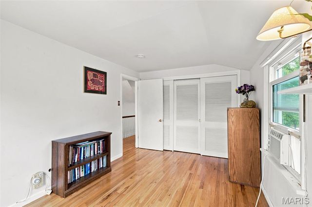 7816 Blackberry Avenue, St Louis, MO 63130