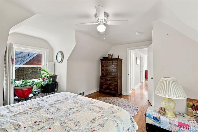 7816 Blackberry Avenue, St Louis, MO 63130