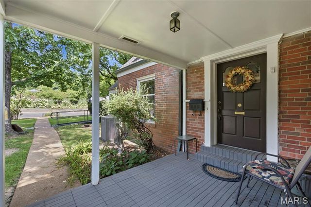 7816 Blackberry Avenue, St Louis, MO 63130