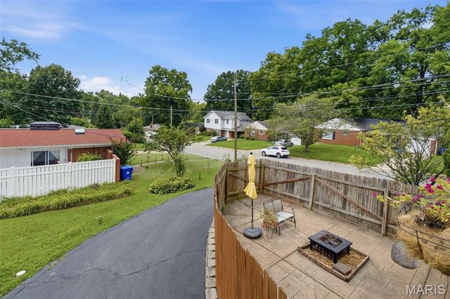 7816 Blackberry Avenue, St Louis, MO 63130