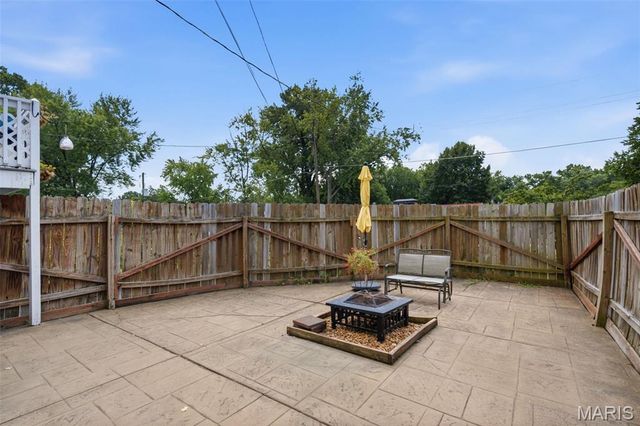 7816 Blackberry Avenue, St Louis, MO 63130