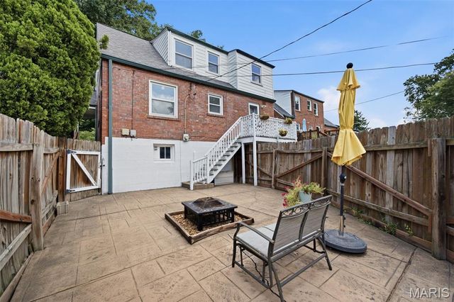 7816 Blackberry Avenue, St Louis, MO 63130