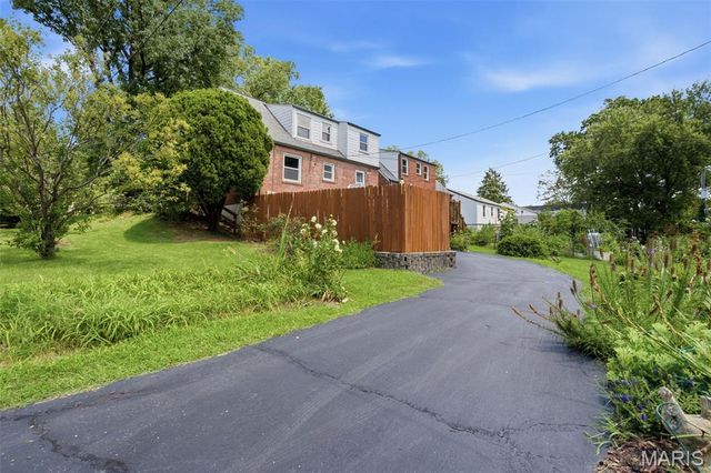 7816 Blackberry Avenue, St Louis, MO 63130