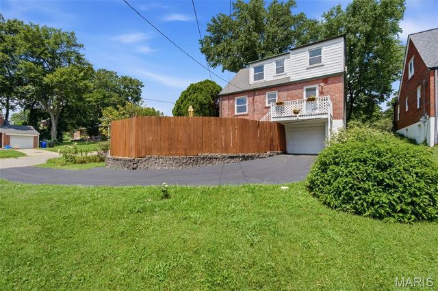 7816 Blackberry Avenue, St Louis, MO 63130