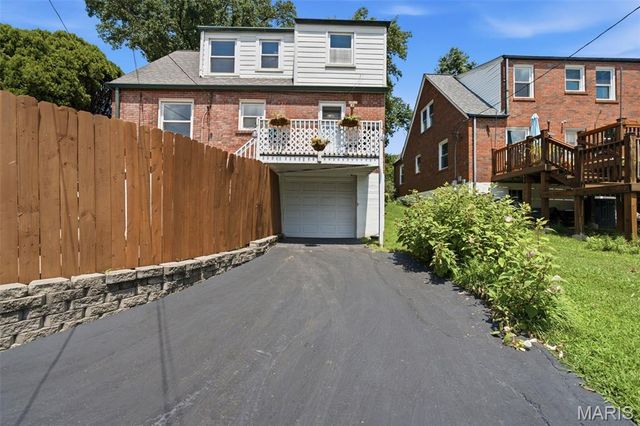 7816 Blackberry Avenue, St Louis, MO 63130