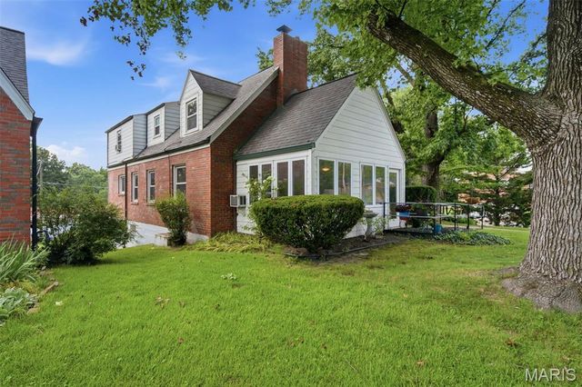 7816 Blackberry Avenue, St Louis, MO 63130