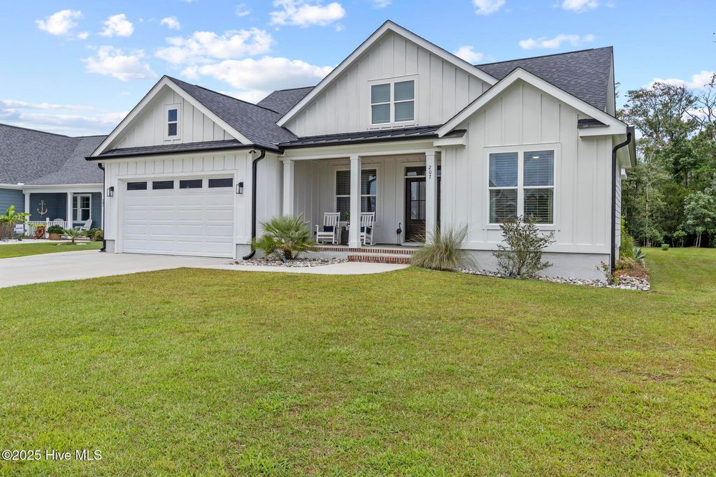 207 Bogue Carrier Court, Newport, NC 28570