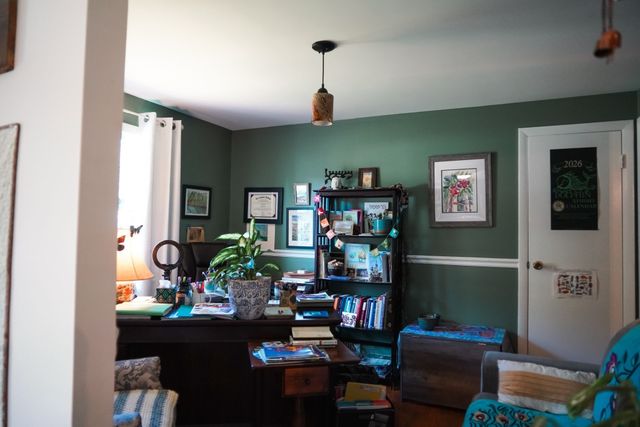 31 Lavender Ln, Springfield, MA 01129