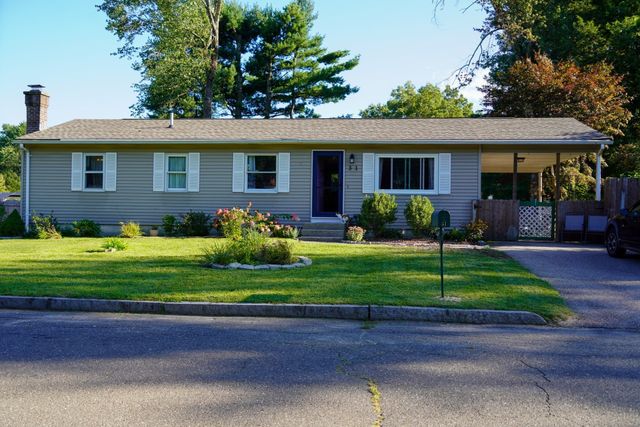 31 Lavender Ln, Springfield, MA 01129
