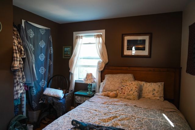 31 Lavender Ln, Springfield, MA 01129