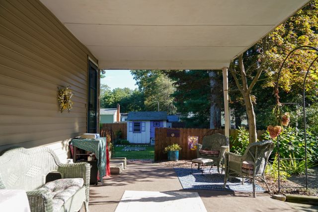 31 Lavender Ln, Springfield, MA 01129
