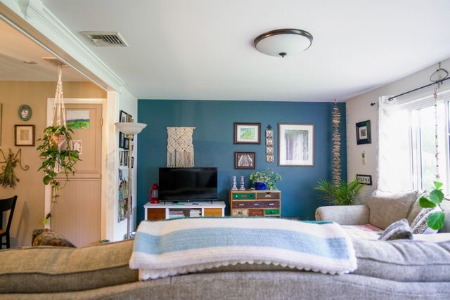31 Lavender Ln, Springfield, MA 01129