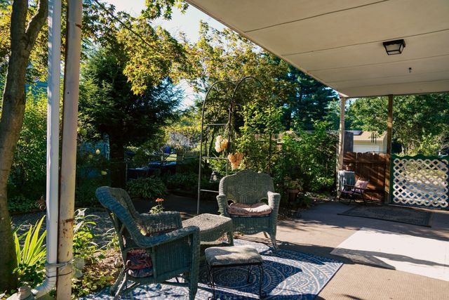 31 Lavender Ln, Springfield, MA 01129