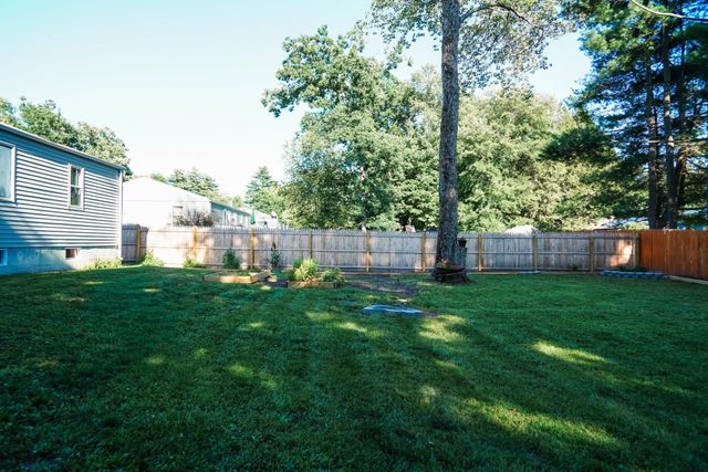 31 Lavender Ln, Springfield, MA 01129