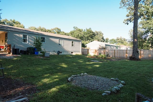 31 Lavender Ln, Springfield, MA 01129