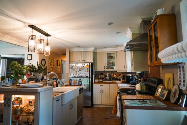 31 Lavender Ln, Springfield, MA 01129