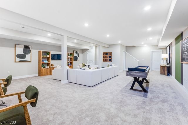 2 Biltmore Ave, East Hanover Twp., NJ 07960