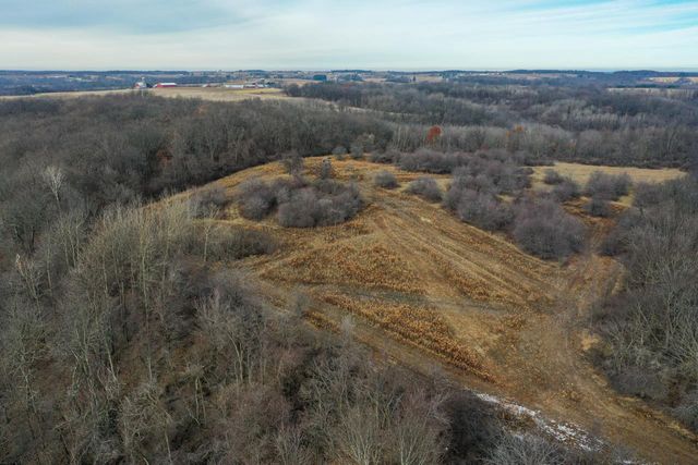 E5190 Sand Hill Road, Reedsburg, WI 53959