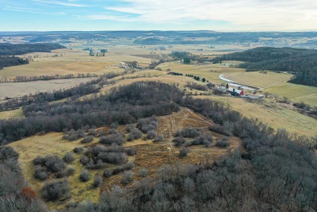 E5190 Sand Hill Road, Reedsburg, WI 53959