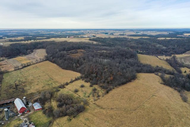 E5190 Sand Hill Road, Reedsburg, WI 53959