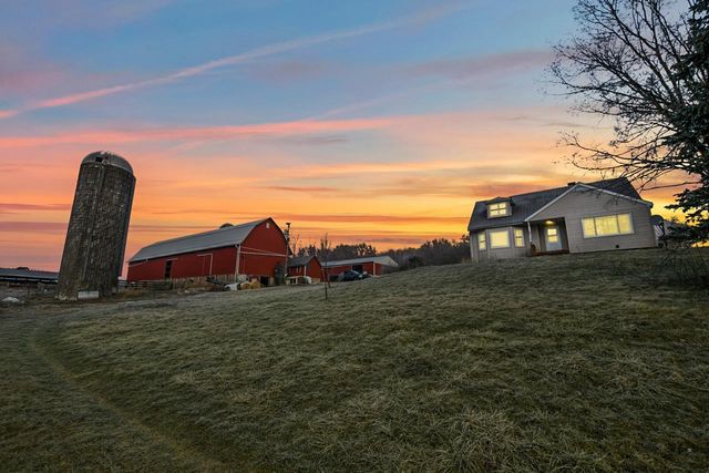 E5190 Sand Hill Road, Reedsburg, WI 53959