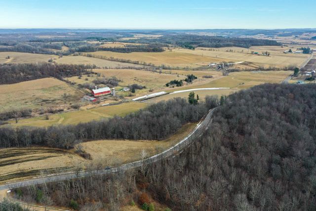 E5190 Sand Hill Road, Reedsburg, WI 53959