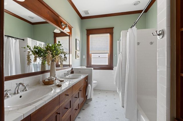 411 Bayland Avenue, Houston, TX 77009